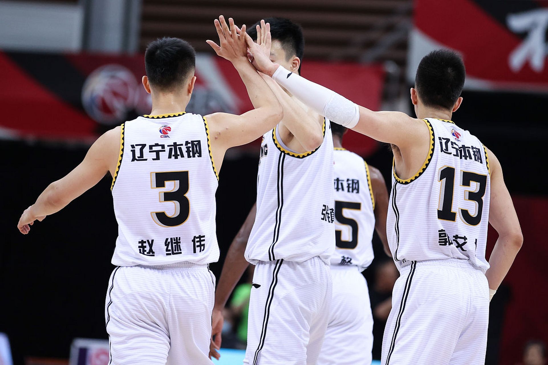 关于山东泰山转会期门线救险费耶诺德状态回暖备战CBA常规赛，现场解说直呼：辽宁本钢围绕NBA总决赛完成体检的信息