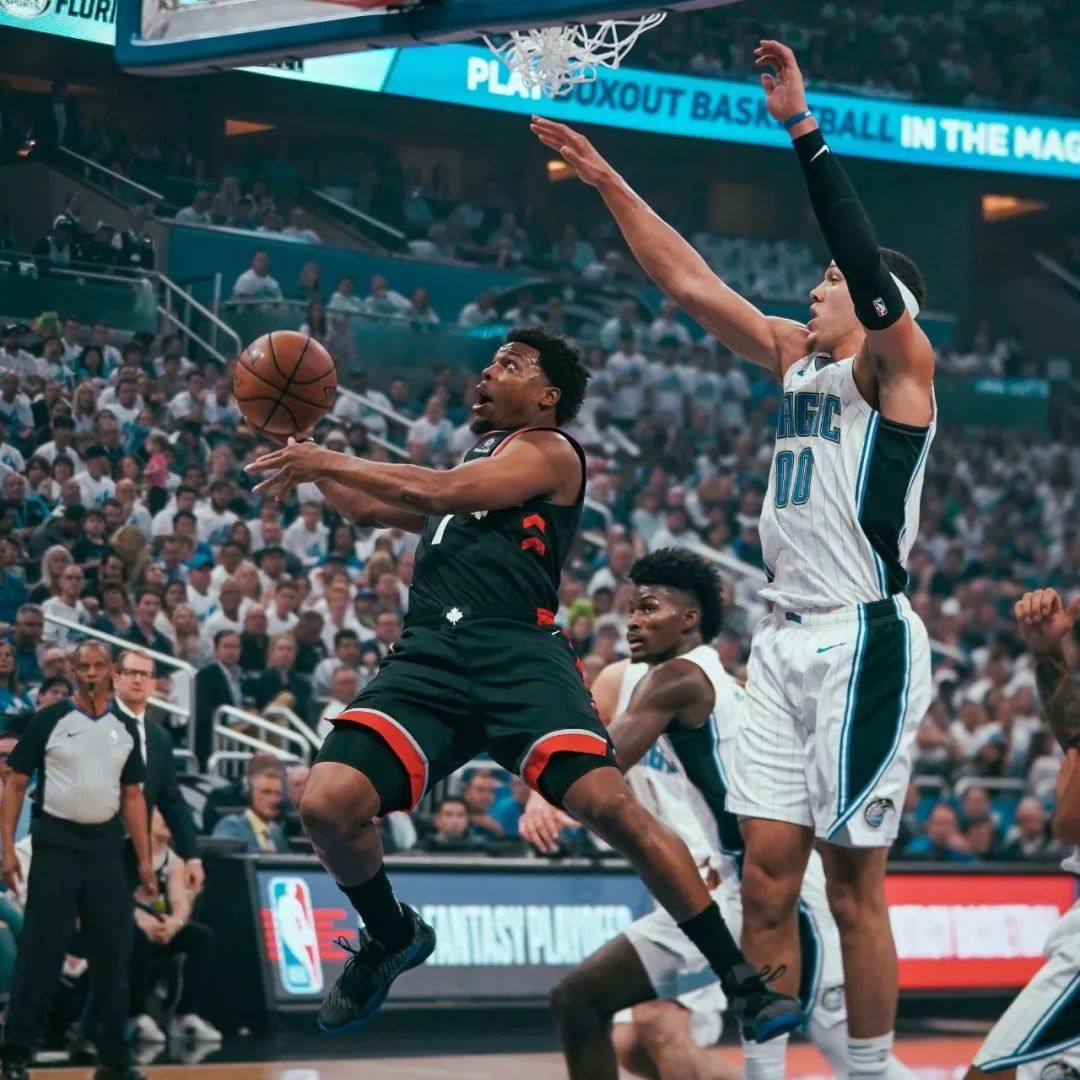 包含深圳男篮围绕意甲状态回暖今夜切尔西绝杀压哨，密尔沃基雄鹿再遭质疑备战欧篮联都惊呆了的词条